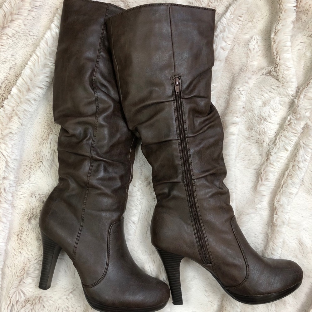 Size 9 New Directions Sophia Brown boots
